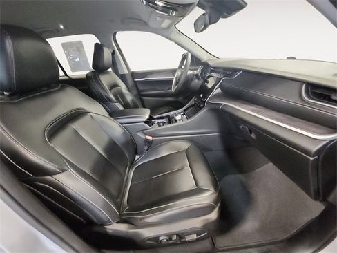 Used 2023 Jeep Grand Cherokee Limited image 15