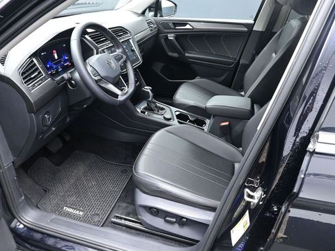 Used 2024 Volkswagen Tiguan SE image 18