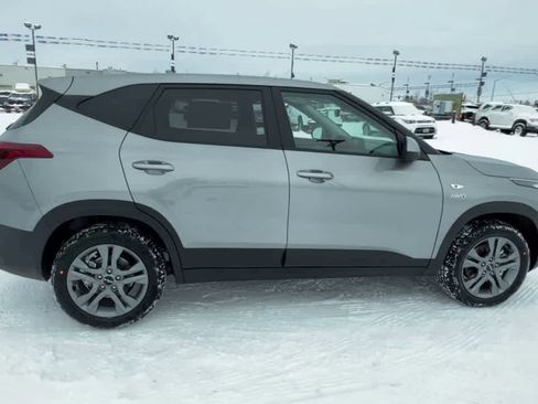 Used 2023 Kia Seltos LX image 9