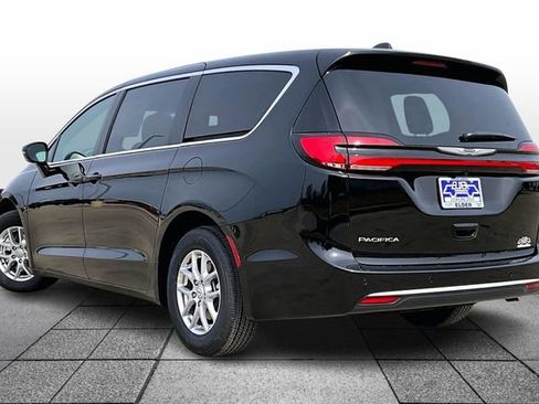 New 2026 Chrysler Pacifica Select image 3