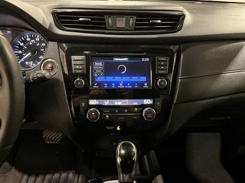 Used 2019 Nissan Rogue SV AWD/4WD image 29