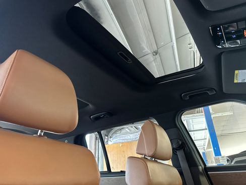 Certified 2025 Hyundai Santa Fe Limited AWD/4WD image 18
