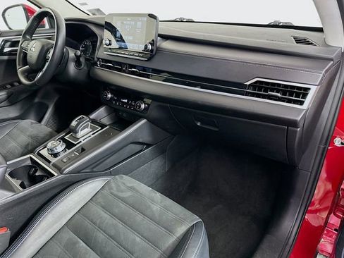 Used 2024 Mitsubishi Outlander SE image 28