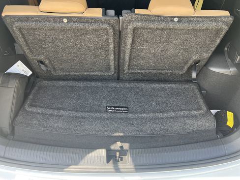 Used 2023 Volkswagen Tiguan SE w/ Panoramic Sunroof Package image 31