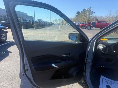 Used 2021 Nissan Kicks SV FWD image 10