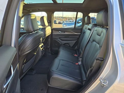 New 2025 Jeep Grand Cherokee Limited image 26