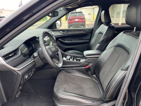 Used 2024 Jeep Grand Cherokee Altitude AWD/4WD image 19