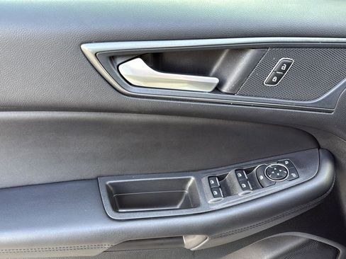 Used 2024 Ford Edge SE w/ Black Appearance Package image 10