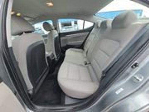 Used 2019 Hyundai Elantra SE image 4