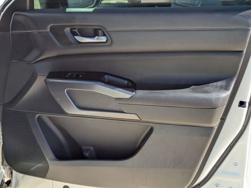 Used 2023 Nissan Pathfinder SL w/ Lighting Package (N92) image 29