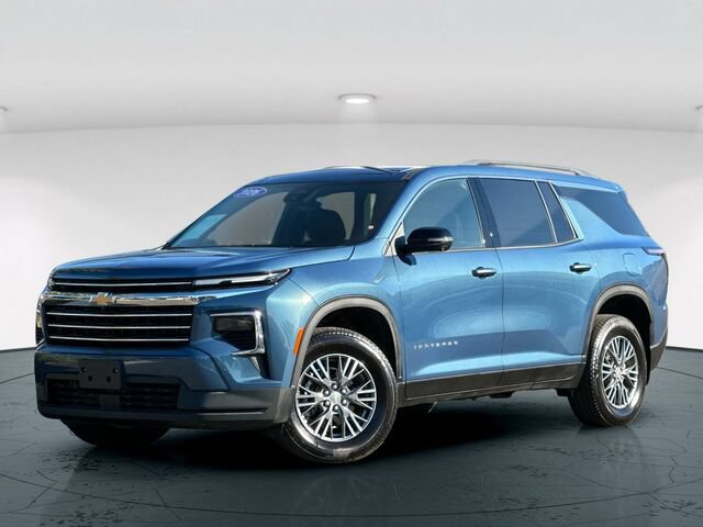 Used 2026 Chevrolet Traverse LT w/ Driver Confidence Package AWD/4WD image 2