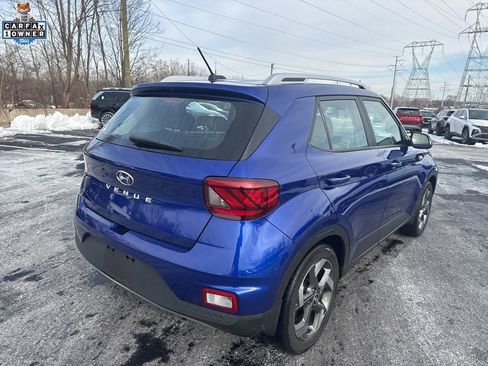 Used 2023 Hyundai Venue Limited image 7