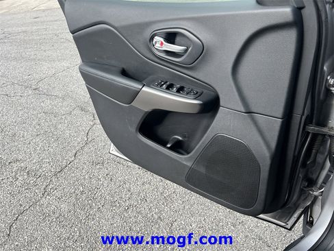 Used 2020 Jeep Cherokee Latitude image 16