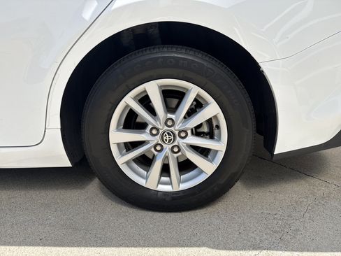 Used 2025 Toyota Camry LE image 33