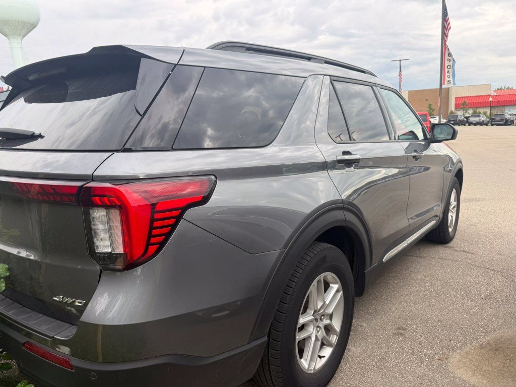 Certified 2025 Ford Explorer Active AWD/4WD image 7