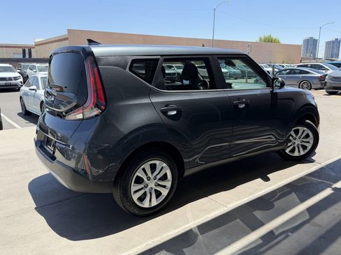 Used 2024 Kia Soul LX FWD image 4