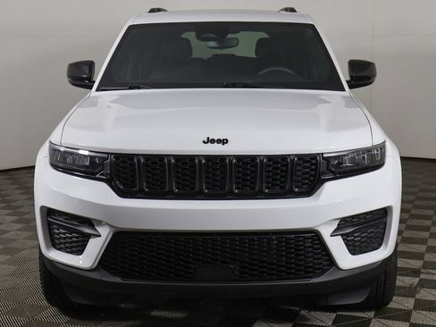 Used 2023 Jeep Grand Cherokee Altitude AWD/4WD image 12