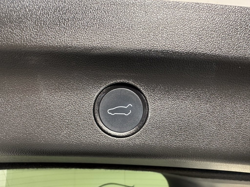 Used 2022 Tesla Model Y Long Range AWD/4WD image 9