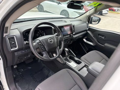 Used 2024 Nissan Frontier SV RWD image 12