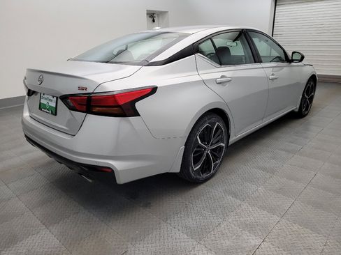 Used 2024 Nissan Altima 2.5 SR FWD image 9