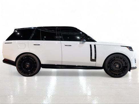 Used 2025 Land Rover Range Rover SE AWD/4WD image 9