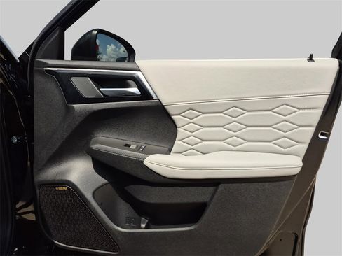 New 2025 Mitsubishi Outlander SEL image 27