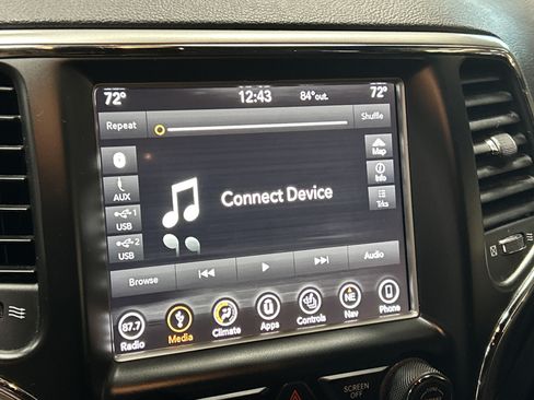 Used 2018 Jeep Grand Cherokee Altitude AWD/4WD image 22