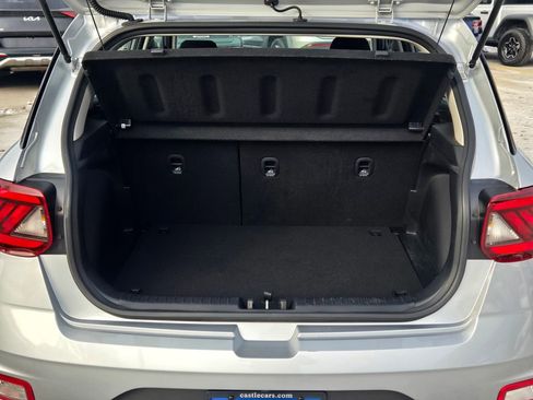 Certified 2022 Hyundai Venue SE image 19