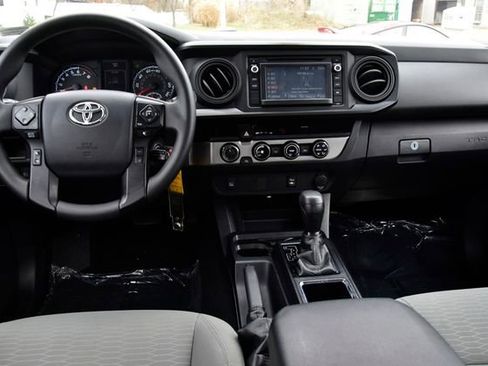 Used 2018 Toyota Tacoma SR image 17