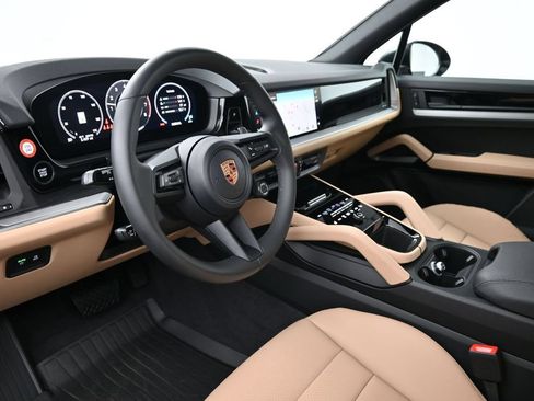 Used 2026 Porsche Cayenne AWD/4WD image 4