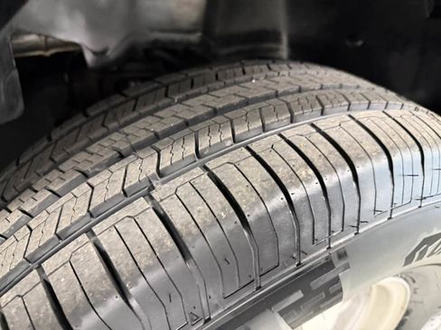 Used 2002 Chevrolet Tahoe LT RWD image 3