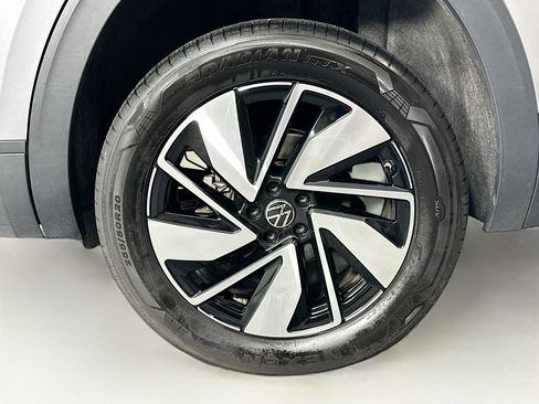 Used 2025 Volkswagen Atlas SE image 11