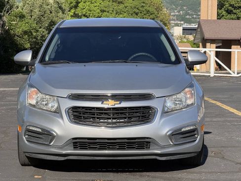 Used 2016 Chevrolet Cruze LT w/ Technology Package FWD image 2