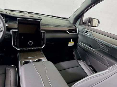 New 2026 GMC Acadia Denali w/ Super Cruise Package image 19