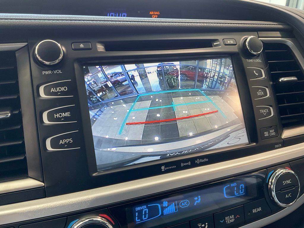 Used 2018 Toyota Highlander XLE AWD/4WD image 17