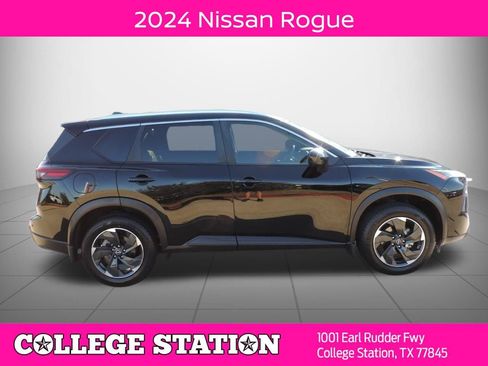 Used 2024 Nissan Rogue SV w/ SV Premium Package FWD image 2