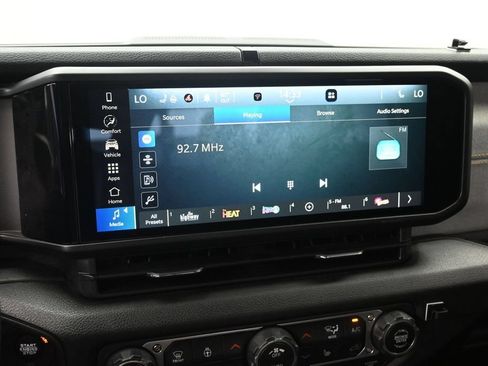 Used 2025 Jeep Gladiator Sport AWD/4WD image 13