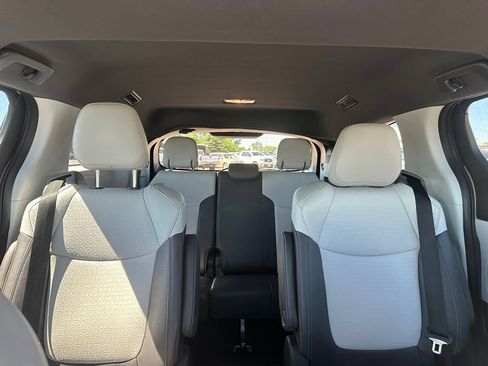 Used 2023 Toyota Sienna XSE AWD/4WD image 33