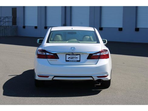 Used 2017 Honda Accord EX-L image 3
