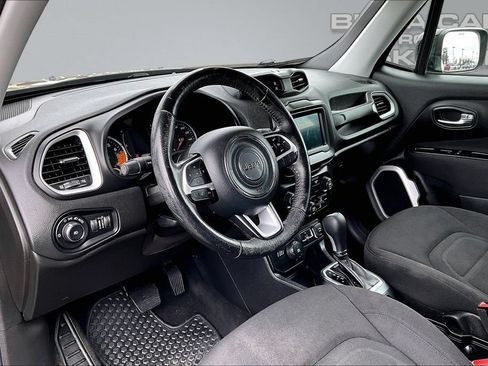 Used 2018 Jeep Renegade Latitude w/ Cold Weather Group AWD/4WD image 13