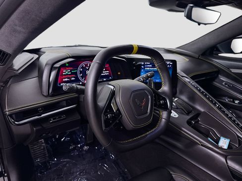 Used 2025 Chevrolet Corvette Stingray Premium Cpe w/ Z51 Performance Package RWD image 11