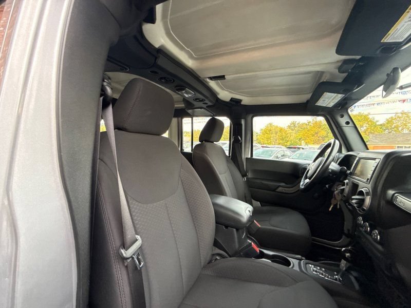 Used 2016 Jeep Wrangler Unlimited Sport w/ Connectivity Group AWD/4WD image 18