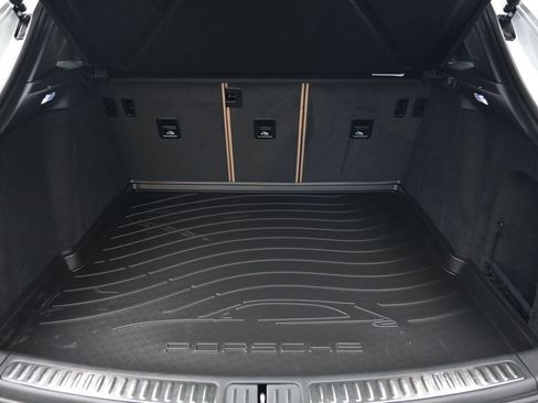 Certified 2026 Porsche Macan AWD/4WD image 28