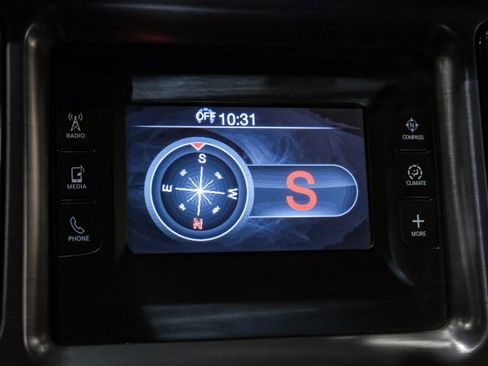 Used 2015 Dodge Challenger SXT image 21