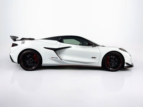 Used 2025 Chevrolet Corvette Z06 w/ Z07 Performance Package RWD image 4
