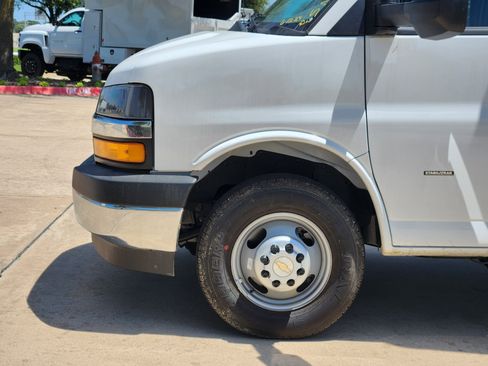 New 2025 Chevrolet Express 3500 w/ Power Convenience Package image 14