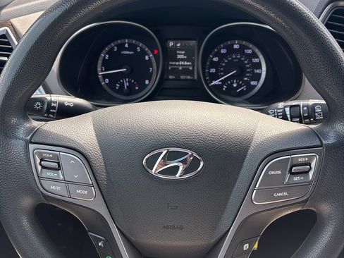 Used 2017 Hyundai Santa Fe SE w/ Cargo Package AWD/4WD image 7