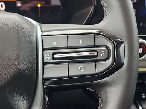 Used 2024 Chevrolet Colorado ZR2 w/ Safety Package AWD/4WD image 27