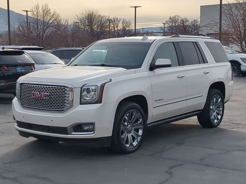 Used 2015 GMC Yukon Denali w/ Premium Package image 10