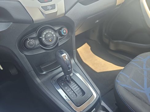Used 2013 Ford Fiesta SE image 24
